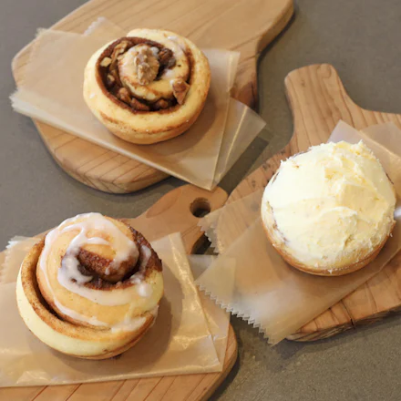 【東逗子】シナモン好き必訪!挽きたてが香る専門店「クルクルシナモン」の至福のロール